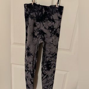 Black and gray Amazon scrunch butt leggings
